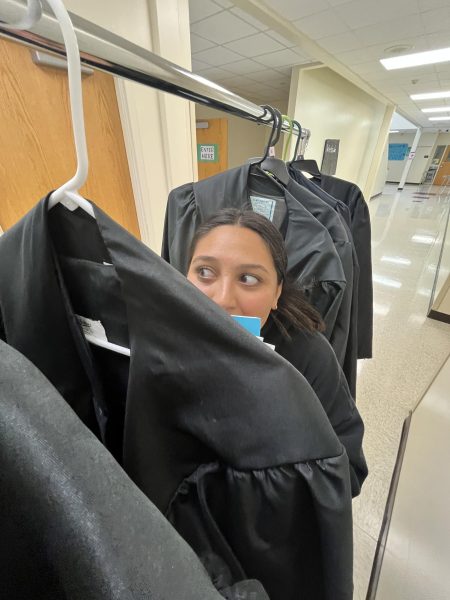 Senior Graduation Gown Photo Reminder